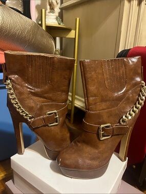 Colin Stuart Women’s Brown High-Heel Chain Buckle Ankle Boots